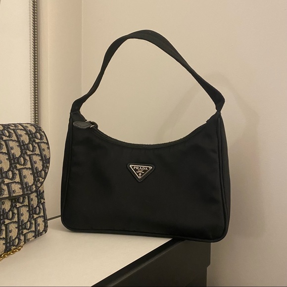 SOLD💗 $7⃣️0⃣️0⃣️Re-Nylon Re-Edition 2000 hobo mini-bag🖤 - Picture 2 of 7